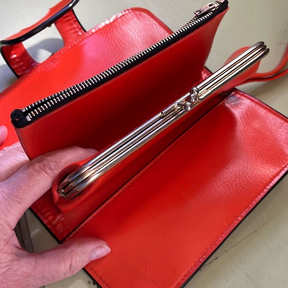 Vintage 1960’s70’s orange faux leather wristlet. - Picture 4 of 16